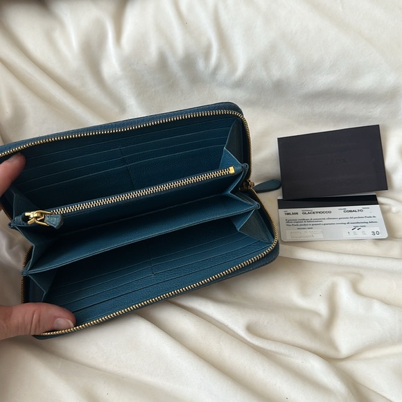 PRADA💙Colbalt Blue Bow Zippy Wallet w/ Authentication card Interior perfect - Picture 5 of 12